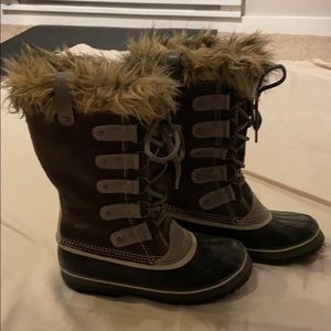 Women’s Sorel Joan of Arc waterproof boots  8.5